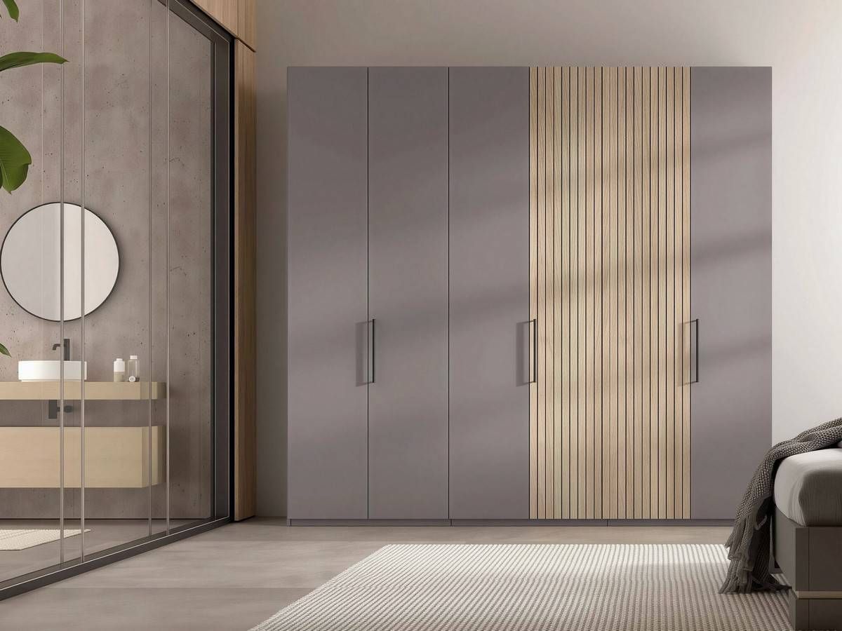  armario 6puertas batientes  de 254cm casco gris, interiores y detalle montana. Modelo NOAR-338