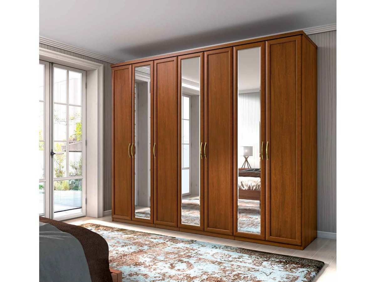  armario clásico de siete puertas en nogal con tres lunas, baldas interiores y barra de colgar.. Modelo PARMA-4043