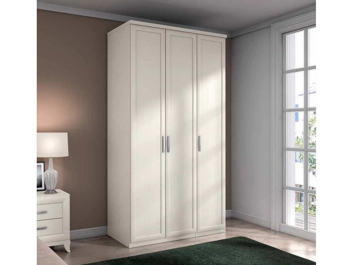  armario clásico de tres puertas en color blanco con tiradores en acabado plata.. Modelo PARMA-4033