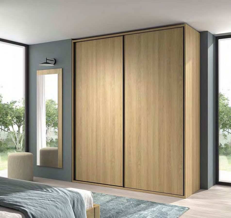  armario correderas en acabado nature con armazón interior 245x201 cm equipado con una puerta interior izquierda lisa de 240 cm y una puerta exterior derecha lisa de 240 cm. Modelo ECLIPSE-68