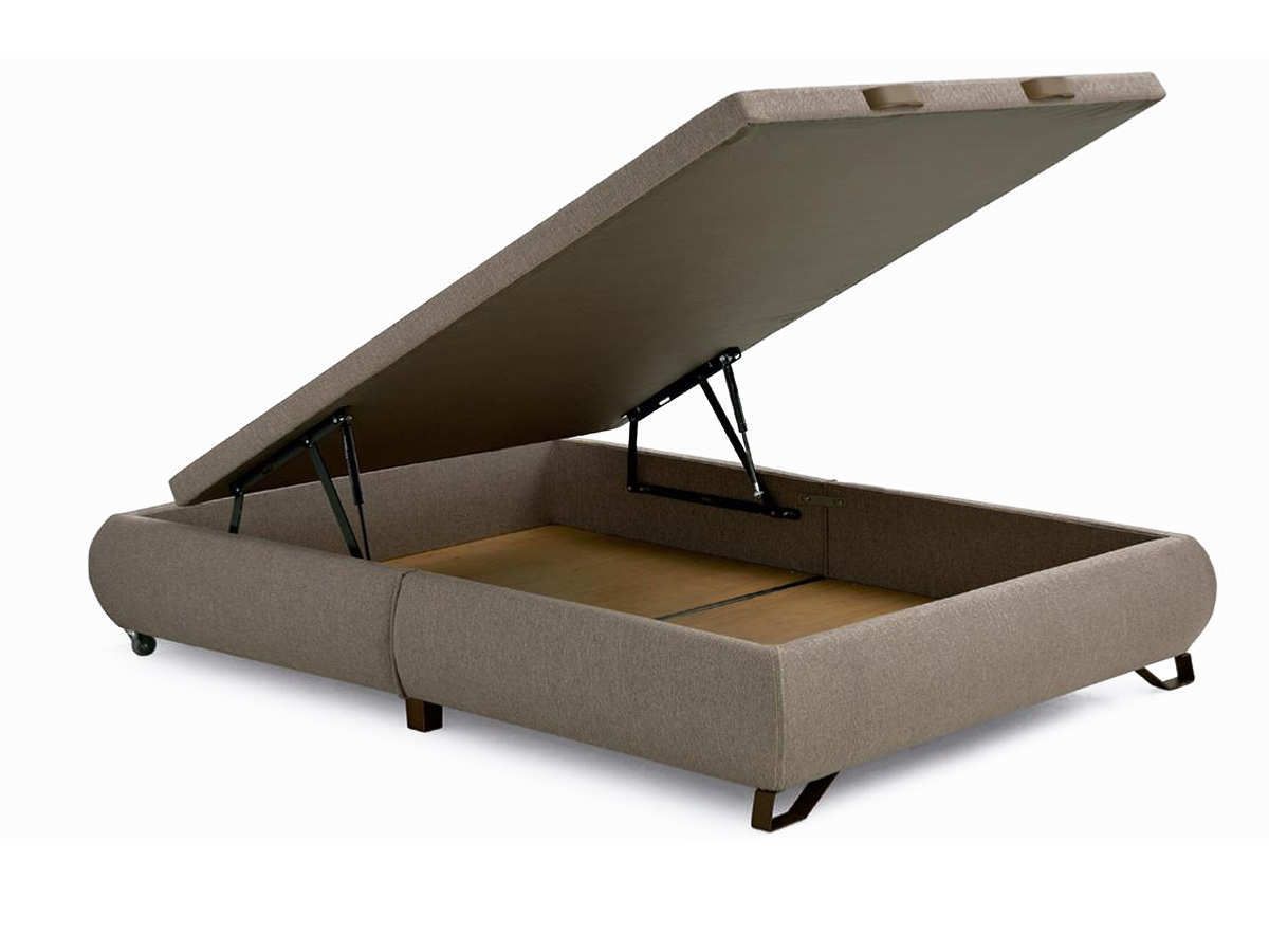  canape  tapizado en tela o polipiel  curvo con patas. esta diseñado para aquellos que buscan algo diferente, además de eliminar cualquier esquina en su forma. Modelo ENZO