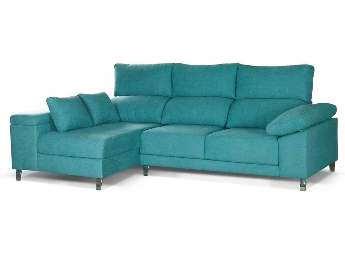  la chaise de 3 plazas con una longitud de 280 cm es una opción espaciosa y cómoda para tu sala de estar. este sofá está diseñado pensando en tu comodidad y cuenta con una serie de características que lo hacen ideal para relajarte y descansar.los asientos deslizantes permiten ajustar la profundidad del asiento según tus preferencias, brindándote la posibilidad de encontrar la posición más cómoda para ti. esto te permite adaptar el sofá a tus necesidades y disfrutar de una experiencia personalizada de confort.los respaldos rellenos de fibra hueca siliconada proporcionan un soporte suave y mullido, brindando una sensación de comodidad envolvente. además, los cabezales reclinables te permiten ajustar el ángulo del respaldo, lo que te permite encontrar la posición perfecta para descansar, leer o ver tu programa favorito.la pata alta metálica agrega un toque moderno y elegante al diseño de la chaise, además de proporcionar una base sólida y resistente. esto asegura la durabilidad del sofá a largo plazo y le brinda estabilidad al sentarte y levantarte.. Modelo SR-CHAISE-DANIELA