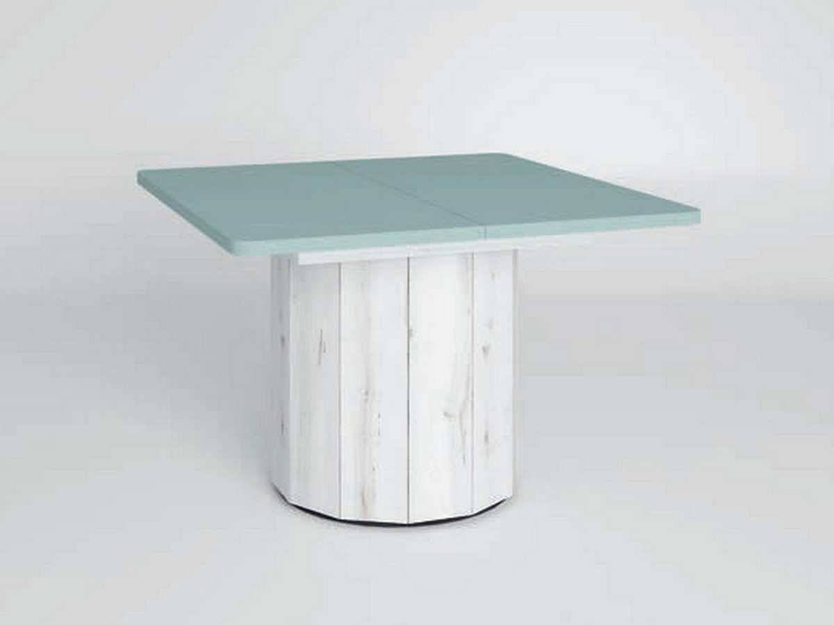 Mesa Comedor mesa code pie aurea 100x100 cm.  
medidas abierta:
- mesa 100 cm:
1 extensión: ancho 145 x fondo 100 cm .
- mesa 110 cm:
1 extensión: ancho 155 x fondo 110 cm.
apertura con guías sincro y extensión libro.
bastidor en color blanco o grafito.
pie en colores base o rayado.. Modelo CODE-AUREA-NOD
