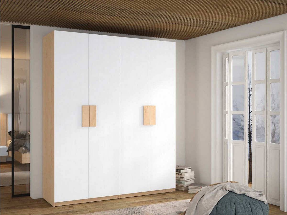  modelo de 4puertas batientes de 200cm con puertas lisas en blanco y tirador rectangular decorativo en color madera natural. Modelo MEDITERRANEO-101