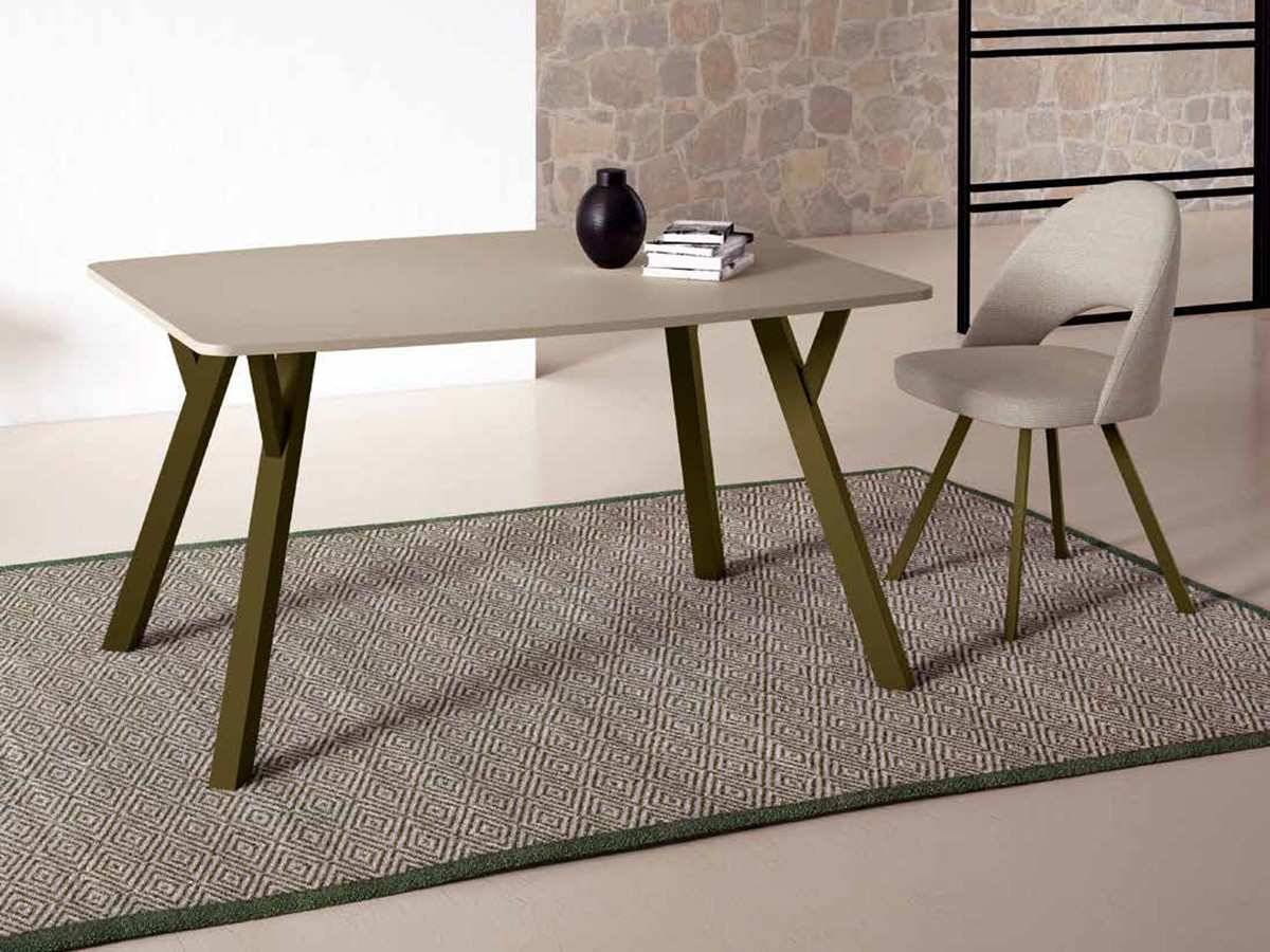 Mesa Comedor modelo en forma rectangular fija  acabada en melamina tapa lisa y metalpatas metalicas 5x5 cm. varios colores a elegir medidas: 140*90*75 cm.. Modelo PND-4122