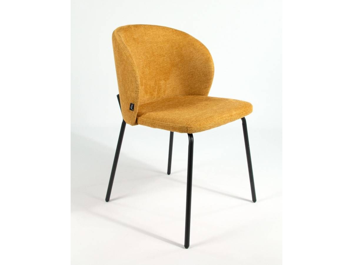  silla bergen con tapizado mostaza y patas metálicas negras. Modelo BGL-BERGEN