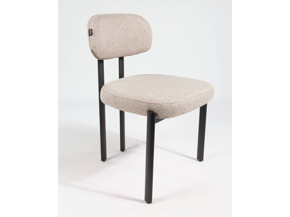  silla durban con tapizado marrón y patas metálicas negras. Modelo BGL-DURBAN