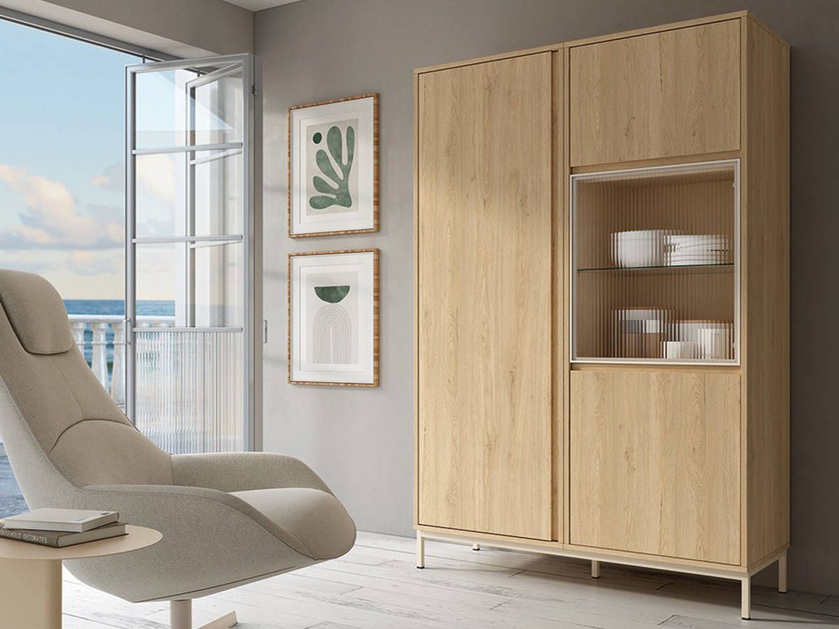  vitrina y módulo roble sobre plataforma metálica. Modelo NOAH-29