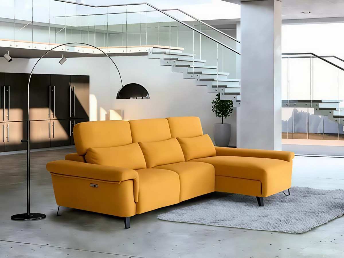  el sofá de la nueva colección tiene una estructura de madera de pino y un mecanismo de relax metálico. está recubierto con espuma de poliuretano de 1,5 cm y los almohadones de asiento son de hr 30 kg con fibra de 400 gramos. los almohadones de respaldo están hechos de fibra de alta resistencia oftifibre . el sofá cuenta con cojines de asiento con relax eléctrico motorizado y patas delanteras metálicas y traseras de pvc. el respaldo es abatible y, en caso de estar tapizado en piel, no se incluirán decorativos de serie. además, hay cojines de respaldo abatibles de forma manual.. Modelo DAYTONA, imagen 6