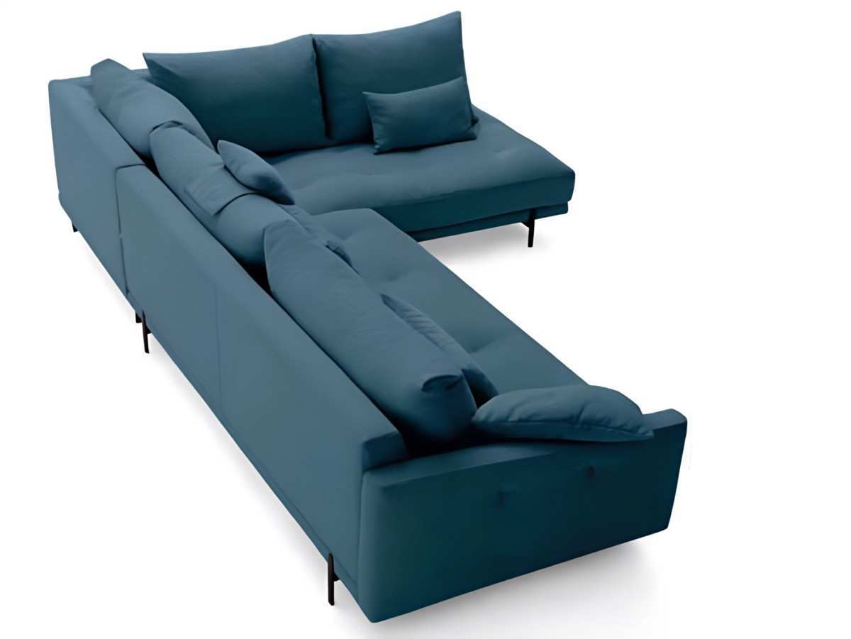  el sofá eden es una pieza que combina lo clásico y lo moderno de una manera excepcional. su frente presenta un estilo clásico y elegante, mientras que en la parte trasera muestra un enfoque renovador y moderno. este contraste le otorga una apariencia única y sofisticada. el sofá eden ha sido diseñado para brindar una experiencia de confort y comodidad excepcionales. su diseño envolvente te hace sentir abrazado y acomodado de manera contundente, proporcionando una sensación de descanso sereno y seguridad. cada detalle ha sido cuidadosamente pensado para ofrecer una sensación de bienestar y satisfacer tus exigencias en cuanto a comodidad. además de su diseño atractivo, el sofá eden destaca por sus acabados impecables y de alta calidad. cada detalle ha sido trabajado a medida para cumplir con los estándares más exigentes. este sofá representa la última generación en diseño y se adapta perfectamente a tus necesidades y preferencias. si estás buscando un sofá que combine elegancia, confort y un diseño de última generación, el sofá eden es una opción maravillosa. te brindará un espacio de descanso y relajación donde podrás disfrutar de momentos de tranquilidad y bienestar.. Modelo DVN-CHAISE-EDEN, imagen 2