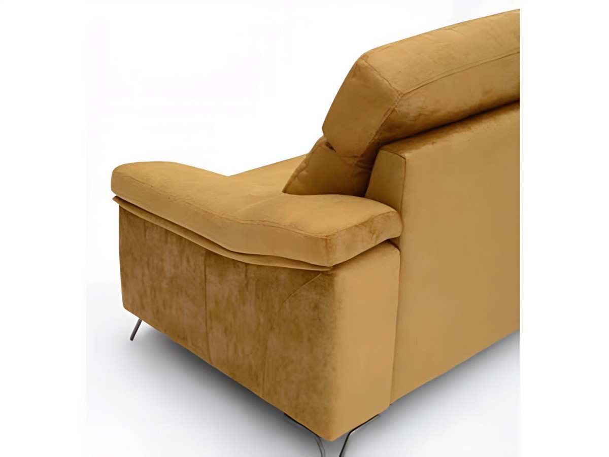  la chaise room de 305 cm de la serie room de divani, lider en fabricacion en sofás de diseño, es una opción excepcional que combina alta calidad y confort en un solo sofá. esta serie se ha creado pensando en ofrecer una experiencia de sentada de altas prestaciones para garantizar un alto nivel de comodidad. el diseño de esta chaise se caracteriza por sus líneas elegantes y contemporáneas que le dan un aspecto sofisticado y moderno. cada detalle ha sido cuidadosamente diseñado para ofrecer tanto estilo como funcionalidad. la chaise de la serie room está fabricada con materiales de alta calidad que aseguran su durabilidad y resistencia. los asientos están especialmente diseñados para proporcionar una sentada cómoda y ergonómica, permitiéndote disfrutar de largas horas de relajación sin sacrificar el confort. la serie room de divani se distingue por su atención al detalle y sus acabados de alta gama. cada elemento del sofá ha sido cuidadosamente seleccionado y confeccionado para brindar una experiencia de lujo y sofisticación. además, esta chaise de diseño de 305 cm ofrece un amplio espacio para sentarse, lo que la convierte en una opción perfecta para familias numerosas o para aquellos que buscan un sofá espacioso y cómodo.. Modelo DVN-ROOM, imagen 4