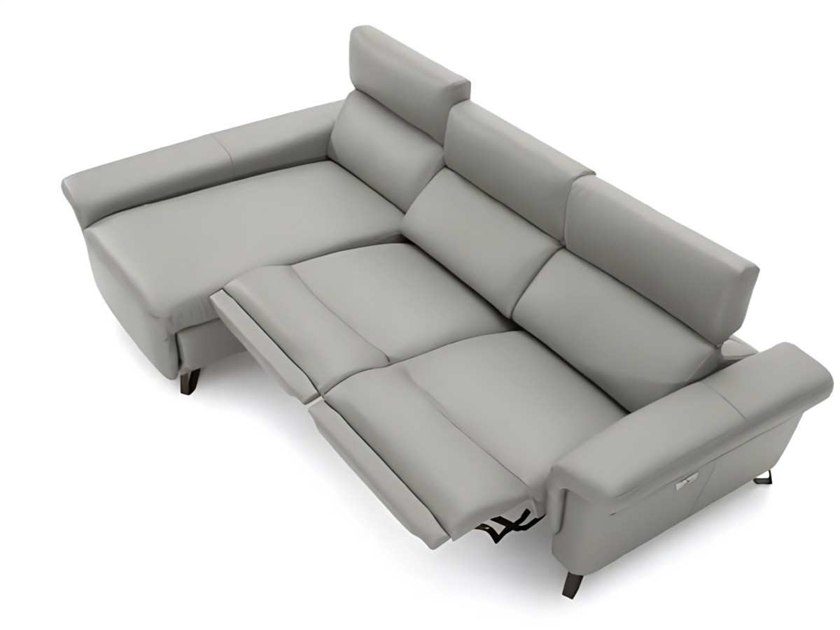  el sofá enara de la nueva colección de divanistar cuenta con una estructura de madera de pino y partículas, mientras que los brazos y respaldos están fabricados con madera de partículas. el recubrimiento está compuesto por espuma de poliuretano de 1. 5cm. los almohadones de los asientos son de hr 30 kg con fibra de 400 gr, y los almohadones del respaldo están hechos de fibra de alta resistencia optifibre . el sofá ofrece la opción de cojines de asiento relax motorizados, o versión fija. las patas son metálicas y, si se opta por el tapizado en piel, no se incluirán decorativos de serie en ninguna de sus modulaciones. se ofrece la opción de cabezal eléctrico por un incremento de 40 puntos, y el módulo tumbona solo está disponible con cabezal manual. divanistar se especializa en la fabricación de sofás con asientos deslizantes.. Modelo ENARA, imagen 3