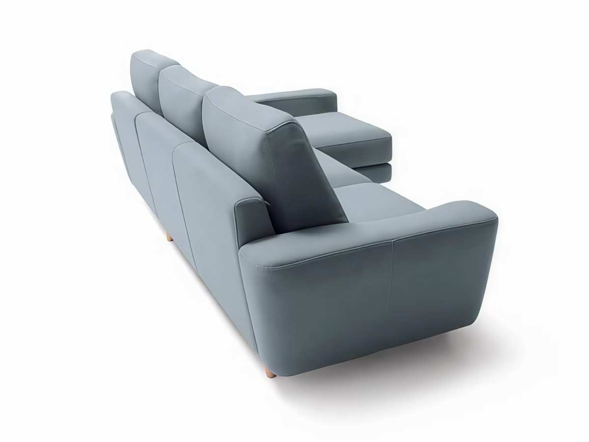  el sofá irina de la nueva colección de divanistar presenta una estructura de madera de pino macizo y es desenfundable para facilitar su limpieza. el recubrimiento está hecho de espuma de poliuretano de 1,5 cm, proporcionando comodidad y durabilidad. los almohadones del asiento cuentan con hr 30 kg y muelle ensacado, mientras que los del respaldo combinan plumas y fibra siliconada para un confort excepcional. las patas son de madera, aportando estabilidad y estilo. irina destaca por su diseño sofisticado y envolvente, con brazos singulares que añaden elegancia al conjunto. es un sofá práctico y acogedor que se distingue por su belleza y armonía en las curvas.. Modelo IRINA, imagen 5