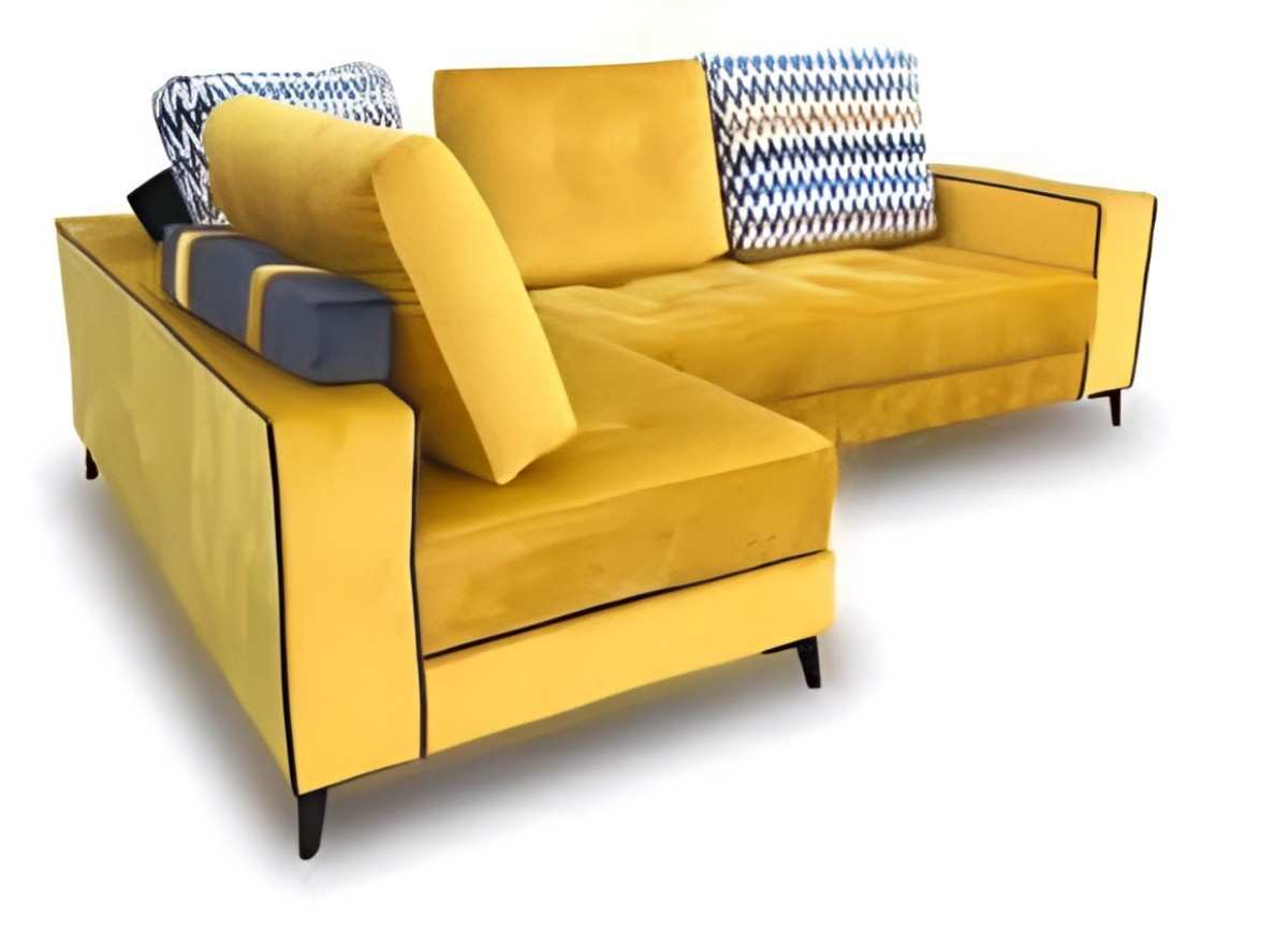  la chaise asia presenta un diseño moderno y actual que se adapta a los estilos contemporáneos de decoración. su pata metálica alta le confiere un aspecto elegante y estilizado, mientras que los brazos rectos aportan una estética minimalista.el asiento de poliuretano de 30 kg proporciona un nivel óptimo de firmeza y comodidad. el poliuretano es un material duradero y resistente, ideal para soportar el uso diario y mantener la forma original del asiento a lo largo del tiempo.además, esta chaise puede incluir un pouff opcional, que brinda una superficie adicional para apoyar los pies o incluso para utilizarlo como asiento extra si recibes invitados.. Modelo KLY-CHAISE-ASIA, imagen 4