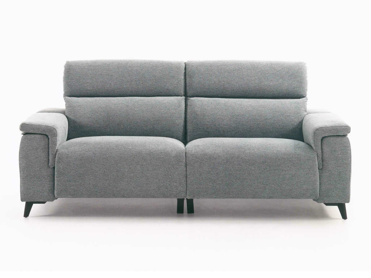  el sofá con 3 relax eléctricos motorizado gen con fondo reducido a 84cm mide  280cm de ancho y 105cm de alto, con asientos y respaldos de viscoelástica para mayor comodidad. cuenta con cabezales reclinables y un puerto usb en la botonera. puede personalizarse con patas de madera.producto nacional.. Modelo SOFA-RELAX-MOTOR-GEN-CLD, imagen 2