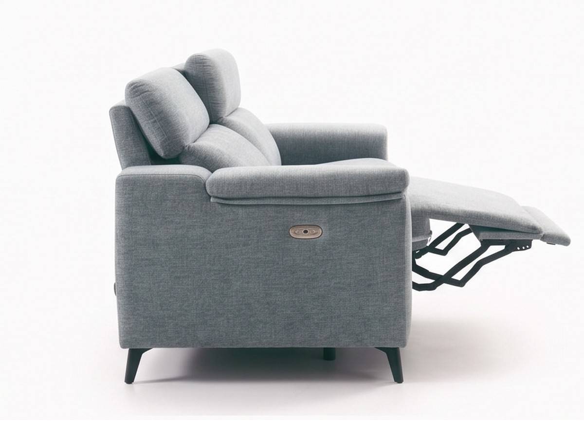  el sofá con 3 relax eléctricos motorizado gen con fondo reducido a 84cm mide  280cm de ancho y 105cm de alto, con asientos y respaldos de viscoelástica para mayor comodidad. cuenta con cabezales reclinables y un puerto usb en la botonera. puede personalizarse con patas de madera.producto nacional.. Modelo SOFA-RELAX-MOTOR-GEN-CLD, imagen 7