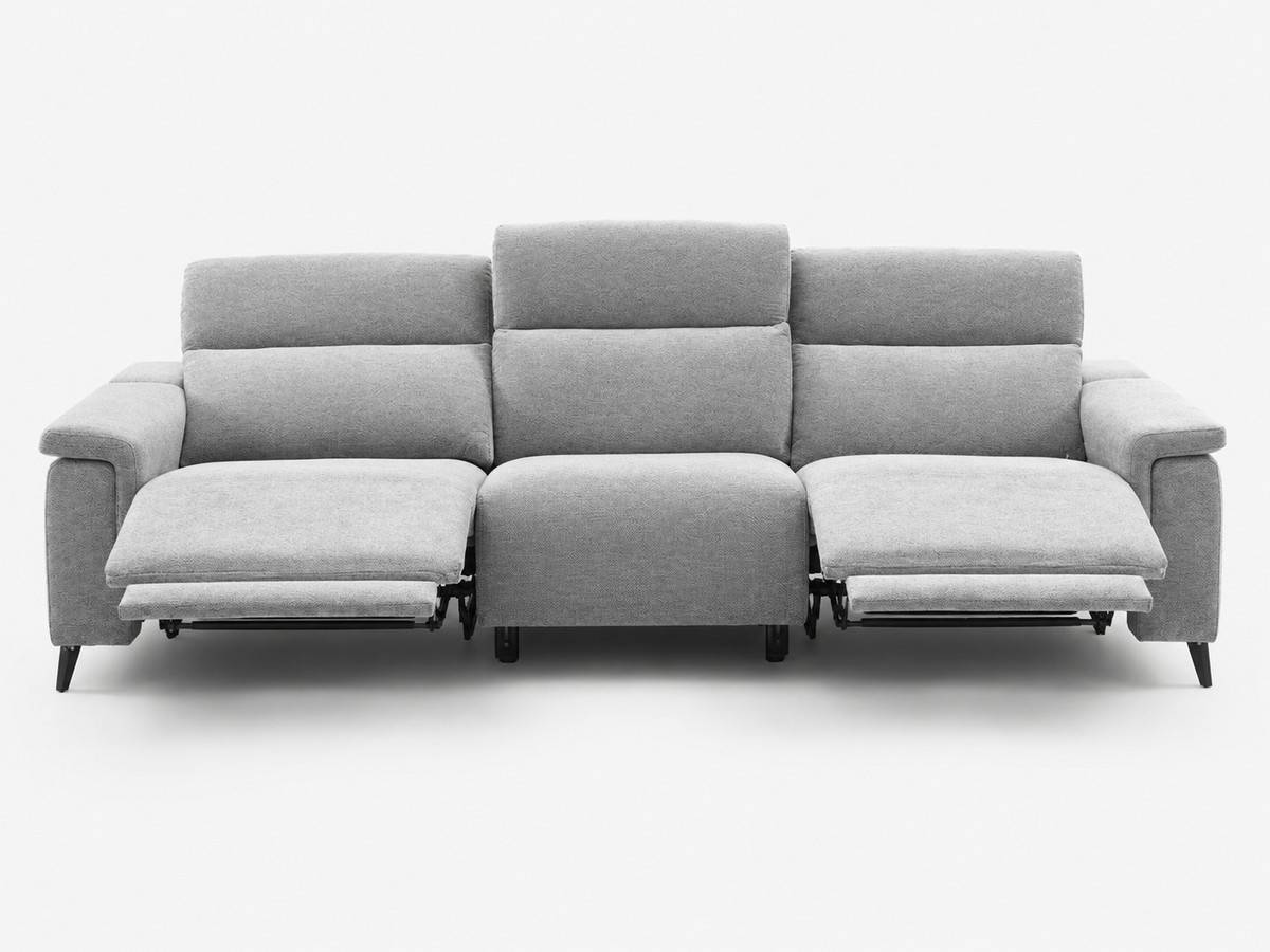  el sofá con 3 relax eléctricos motorizado gen con fondo reducido a 84cm mide  280cm de ancho y 105cm de alto, con asientos y respaldos de viscoelástica para mayor comodidad. cuenta con cabezales reclinables y un puerto usb en la botonera. puede personalizarse con patas de madera.producto nacional.. Modelo SOFA-RELAX-MOTOR-GEN-CLD, imagen 8