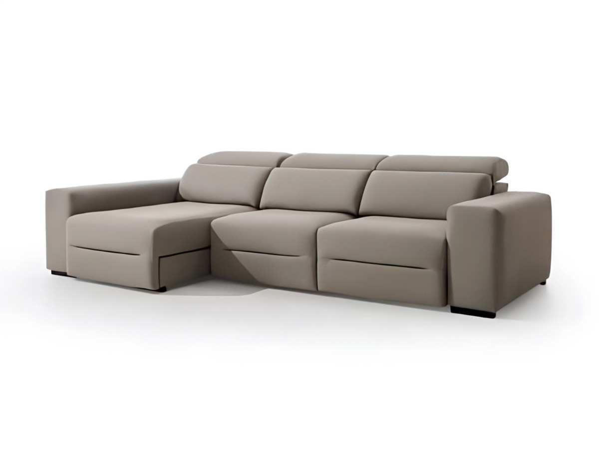  la chaise toronto se distingue por su diseño moderno y funcional. con líneas rectas y respaldos reclinables con sistema italiano, este sofá te permite ajustar el ángulo del respaldo según tus preferencias, brindándote una posición cómoda para descansar o disfrutar de tus actividades.los asientos deslizantes con apoyo al suelo son una característica destacada de este modelo. con un mecanismo suave y seguro, puedes extender los asientos hacia adelante para obtener más espacio y mayor comodidad al sentarte. esta función te permite personalizar tu experiencia de descanso y adaptar el sofá a tus necesidades.los brazos rectos le dan un aspecto elegante y minimalista al sofá, mientras que las patas de madera añaden un toque de calidez y estilo. estos elementos de diseño complementan la estética general de la chaise y se integran armoniosamente en diferentes estilos de decoración.con una medida de 2.98 metros, esta chaise te brinda un amplio espacio para relajarte y compartir momentos agradables con familiares y amigos. su generoso tamaño permite acomodar a varias personas cómodamente, ofreciendo un lugar acogedor para reuniones y momentos de descanso.. Modelo TG-CHAISE-TORONTO, imagen 2