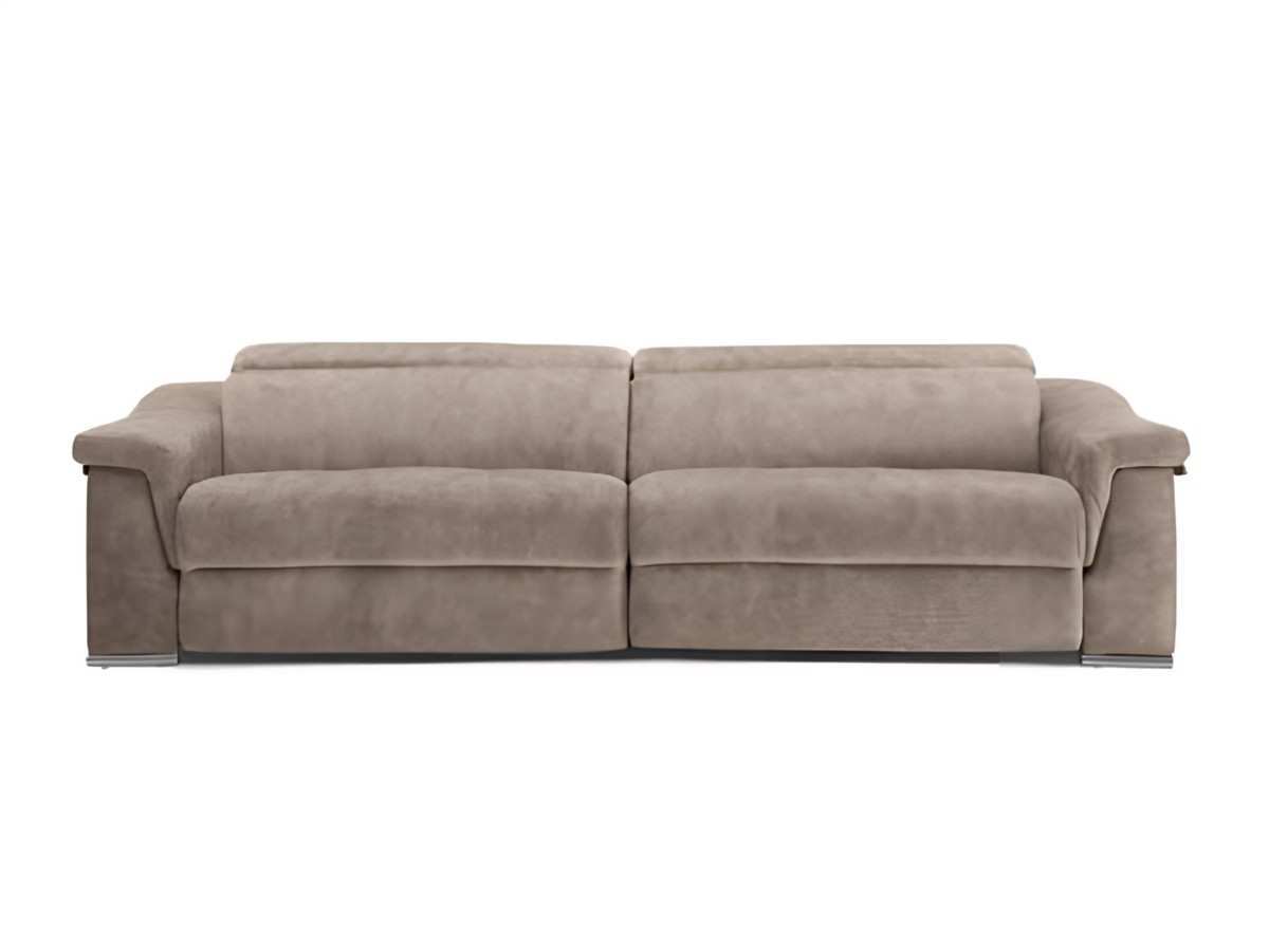  el sofá de la nueva colección tiene una estructura de madera de pino y partículas, con recubrimiento de espuma de poliuretano de 1,5 cm. los almohadones de asiento están compuestos por un asiento hr 30 kg con fibra de 400 gramos, mientras que los almohadones de respaldo están hechos de fibra de alta resistencia octifibre . el sofá también cuenta con cojines de asiento relax motorizados y cojines de respaldo con mecanismo abatible. se puede reducir el tamaño de los brazos en 5 cm sin costo adicional, excepto en los brazos de las diferentes chaise longues que no admiten reducción.. Modelo VECCHIO, imagen 3