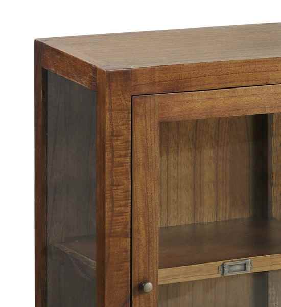 Vitrina colonial con cajón: diseño elegante y funcional.
