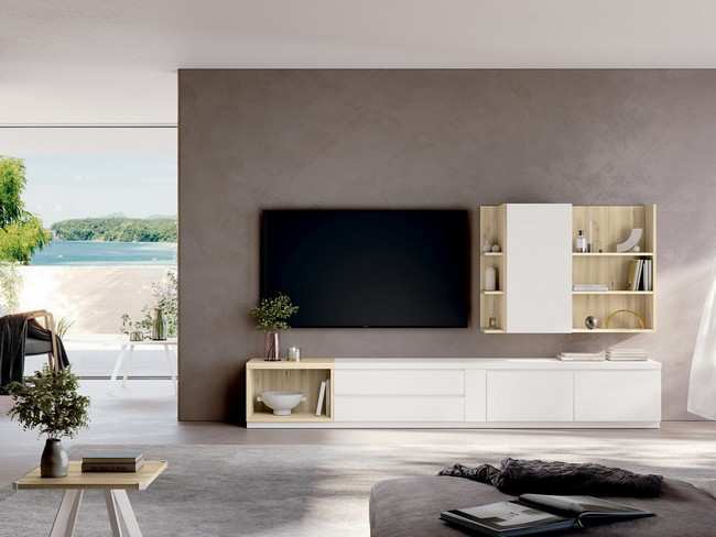 sencillo salon con mueble tv largo mas estanteria colgada con modulo puerta ARKO-17