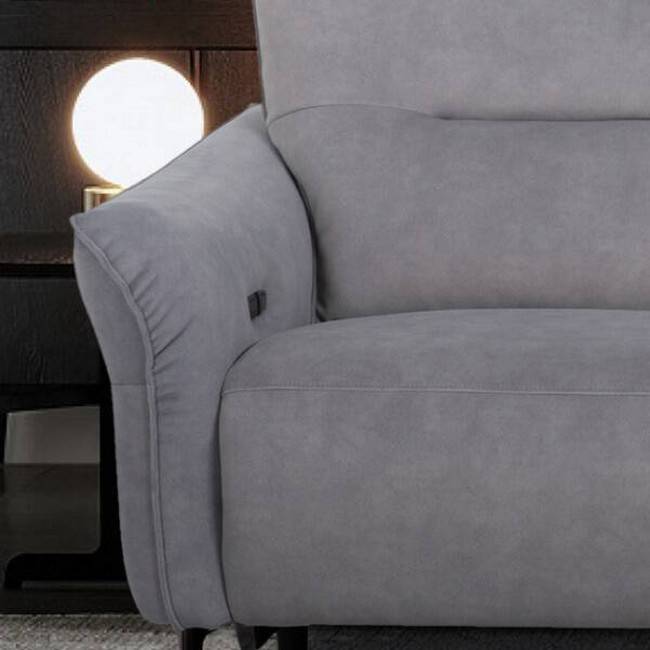 Sillón relax Ventura con motor eléctrico en tela gris claro.