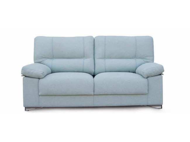 el sofá londres es una opción versátil y elegante para tu sala de estar. tiene un respaldo fijo con costuras verticales, lo cual le da un aspecto visualmente interesante y distintivo. los asientos deslizantes proporcionan la flexibilidad de ajustar la profundidad del asiento según tus preferencias de comodidad.los cómodos brazos del sofá vienen con un cojín siesta, que es perfecto para descansar o tomar una siesta relajante. estos brazos brindan un soporte adicional y un lugar acogedor para descansar los brazos mientras te relajas en el sofá.las elegantes patas metálicas delanteras añaden un toque de estilo y modernidad al diseño. estas patas metálicas son resistentes y duraderas, además de proporcionar estabilidad al sofá.con una medida de 2.00 m, este sofá es adecuado para espacios más compactos sin comprometer la comodidad. su combinación de características funcionales y estéticas lo convierten en una elección atractiva para tu sala de estar. Modelo KLY-SOFA-LONDRES