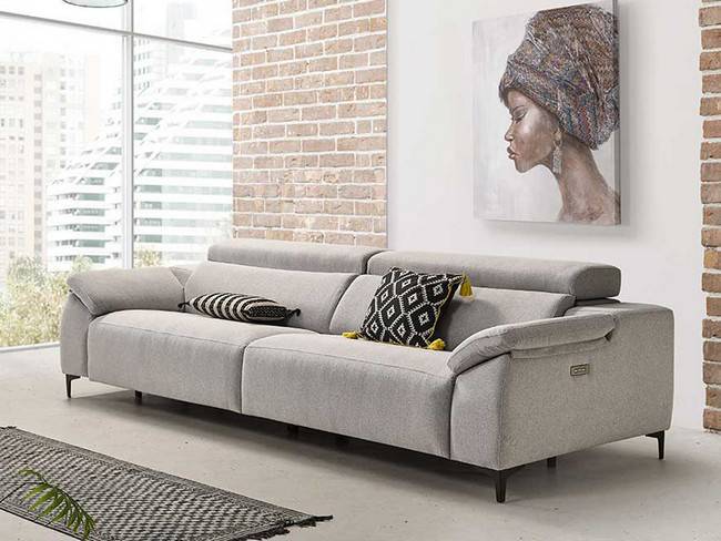 sofa motorizado con asientos relax y pata alta con cabezal tipo italiano. Modelo SOFA-RELAX-NET-CLD