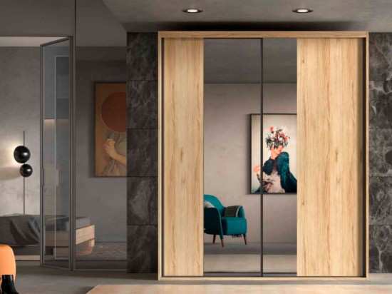 armario de 2puertas correderas embutidas al suelo de 203x234 cm. su diseño combina color madera con puerta central de luna espejo y tirador en grafito. Modelo DORMITORIO-MATRIMONIO-NEW-236
