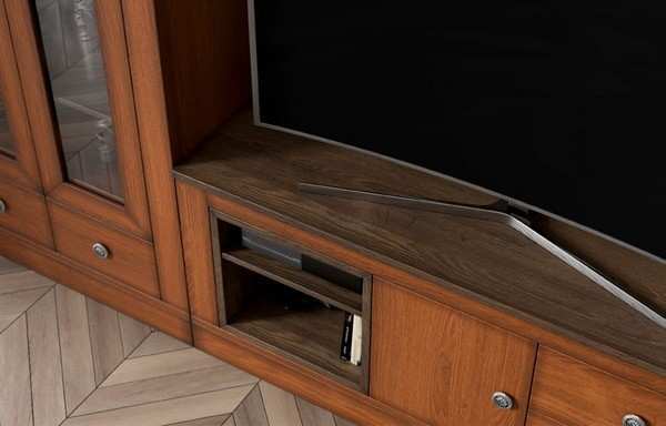 Mueble de salón en roble, destaca la vitrina alta y módulo TV.
