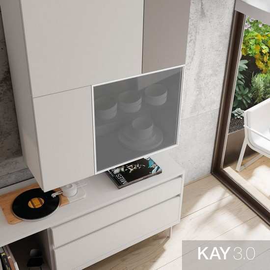 Aparador de madera con amplios compartimentos y diseño minimalista.