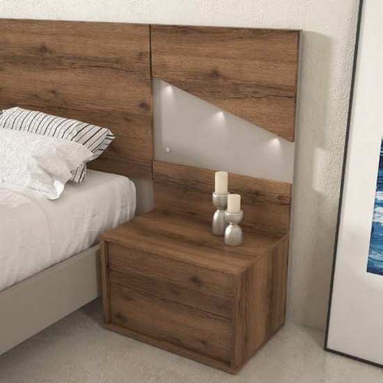 cabezal bassa y mesitas - diseñado para crear un dormitorio de matrimonio acogedor y bien organizado