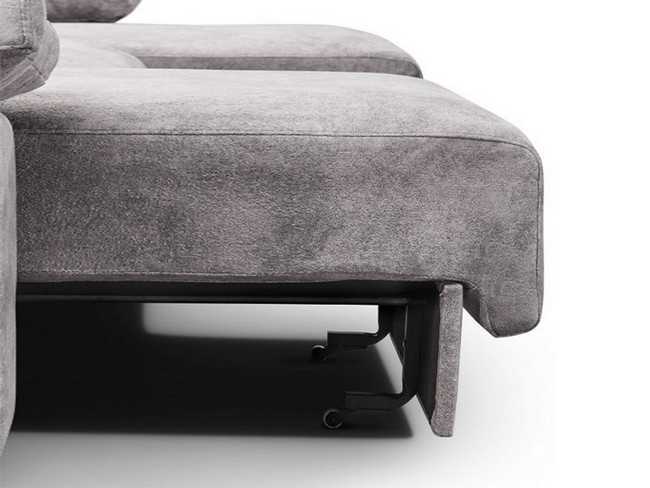  el sofá leonor destaca por su comodidad y funcionalidad, ofreciendo una combinación perfecta para tu hogar. sus asientos deslizantes de gran prolongación permiten ajustar la posición para mayor comodidad y adaptabilidad. este modelo incluye respaldos planos con sistema italiano, que ofrecen diferentes niveles de inclinación y permiten encontrar la posición ideal para descansar. además, cuenta con un brazo con arcón, proporcionando espacio adicional de almacenamiento para tus objetos personales. el sistema deslizante del sofá permite ajustar la posición de los asientos para una mayor versatilidad y comodidad.. Modelo SOFA-CARRO-BLIS-LEONOR, imagen 5