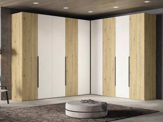 conjunto vestidor rincon de 9 puertas y gran capacidad combinando puertas en blanco liso y melaminas en color natural Modelo TESEO-76